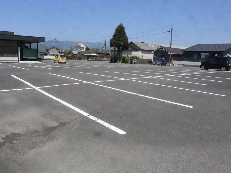 春日斎場 駐車場1