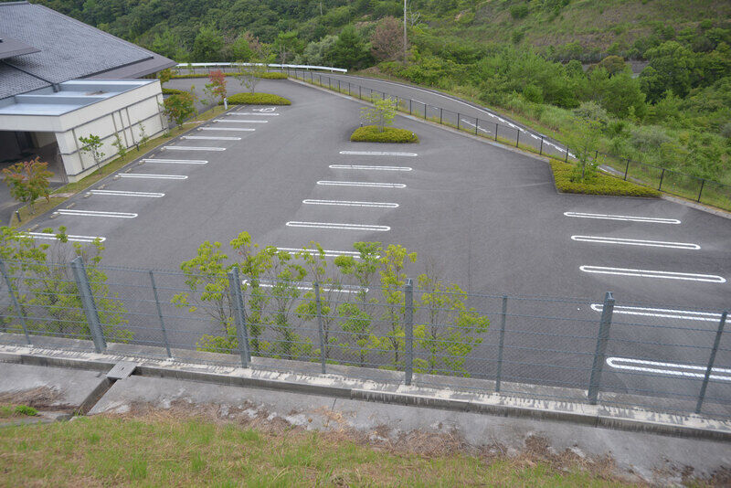 杜の聖苑 駐車場1