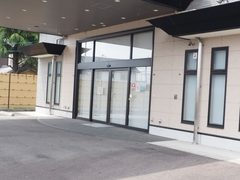 ホール東浦 入り口