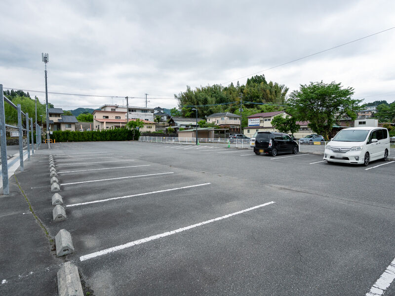 プリエール高千穂 駐車場1