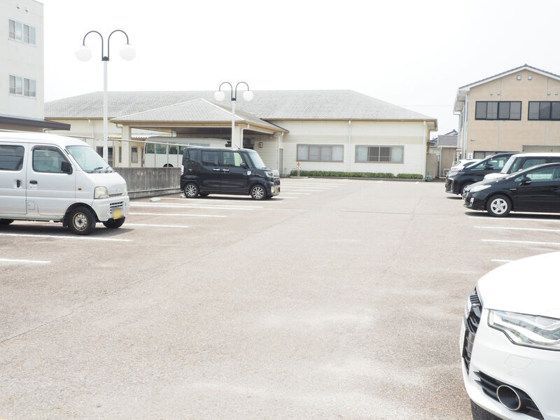 ホールがまそう 駐車場