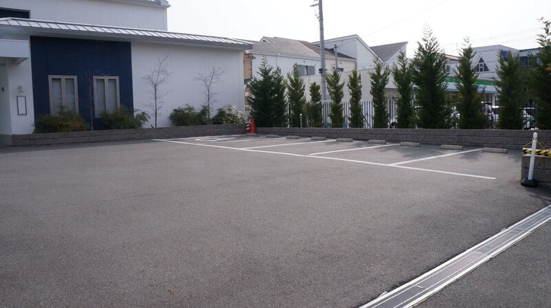 メイプルホール高井田 駐車場