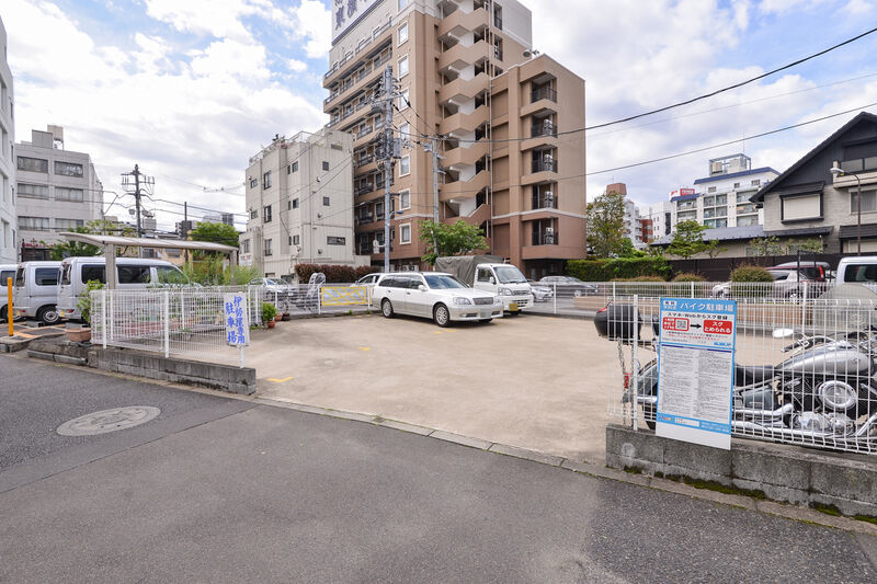 伊勢屋ホール 駐車場