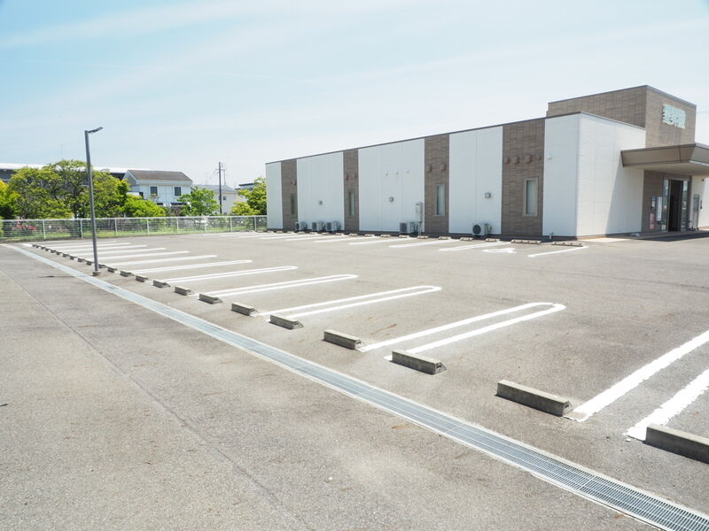 岡崎上和田愛昇殿 駐車場