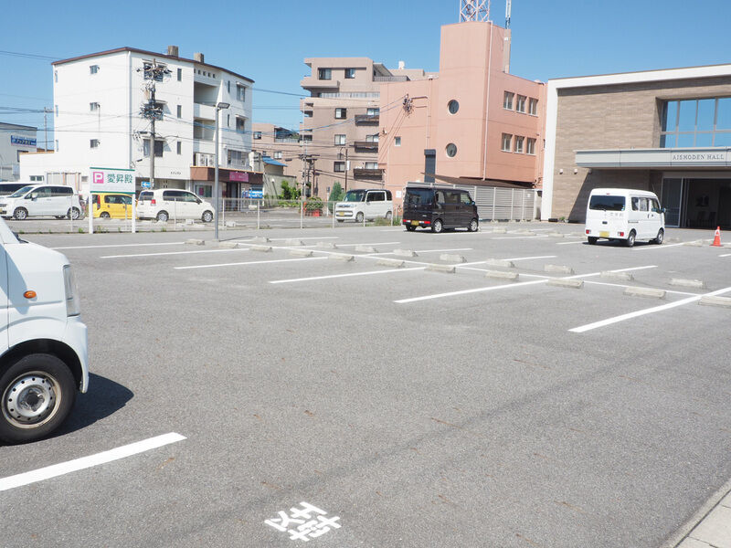 豊明三崎愛昇殿 駐車場