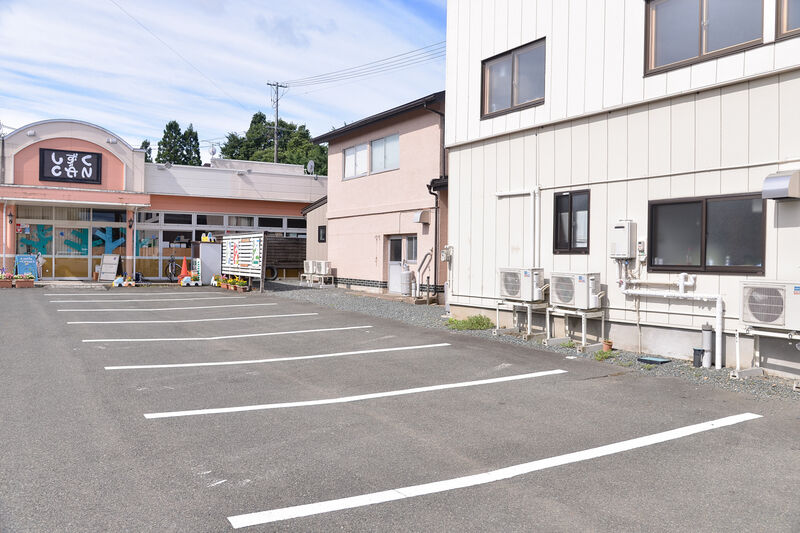 雫石やすらぎホール 駐車場