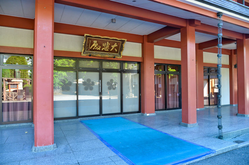 新井薬師寺 梅照院大悲殿 入口1