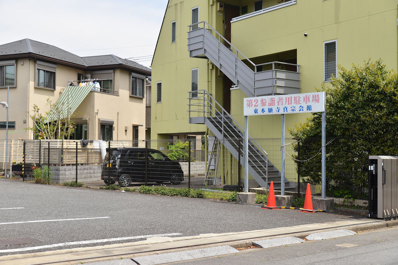 東本願寺 真宗会館 駐車場1