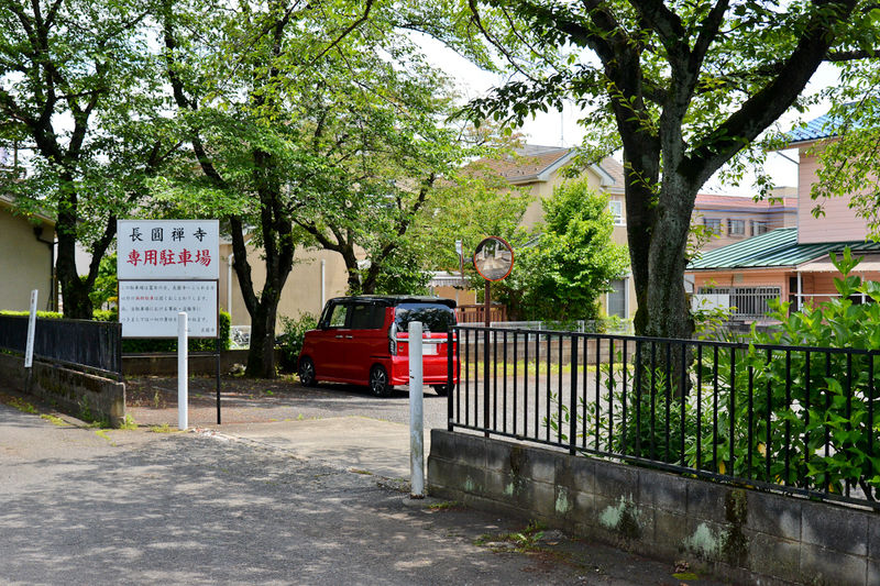 長圓寺斎場 駐車場1