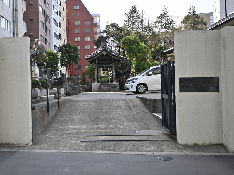 正受院会館  正門