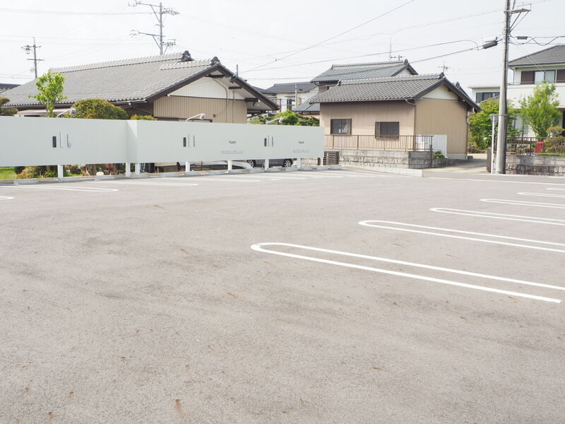 ティア三郷 駐車場