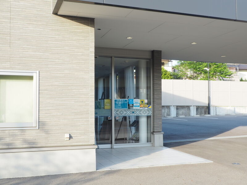 家族葬ホール イズモ葬祭 桃花台 入り口