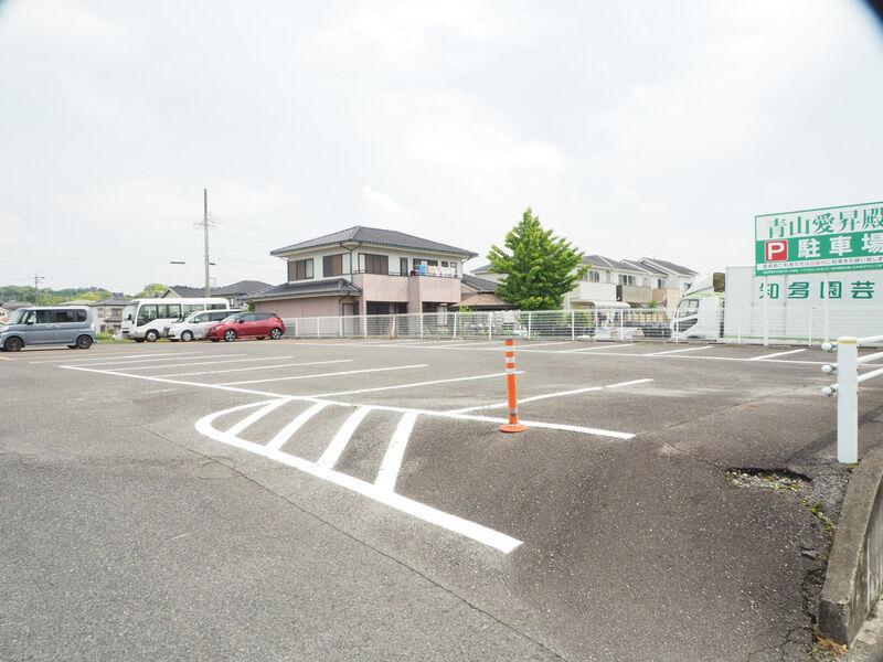 青山愛昇殿 駐車場
