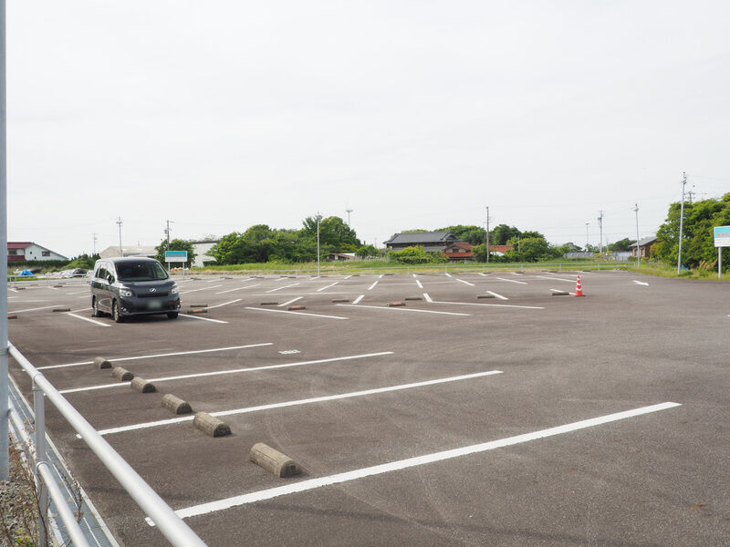 メモリアルホールサシサダ 駐車場