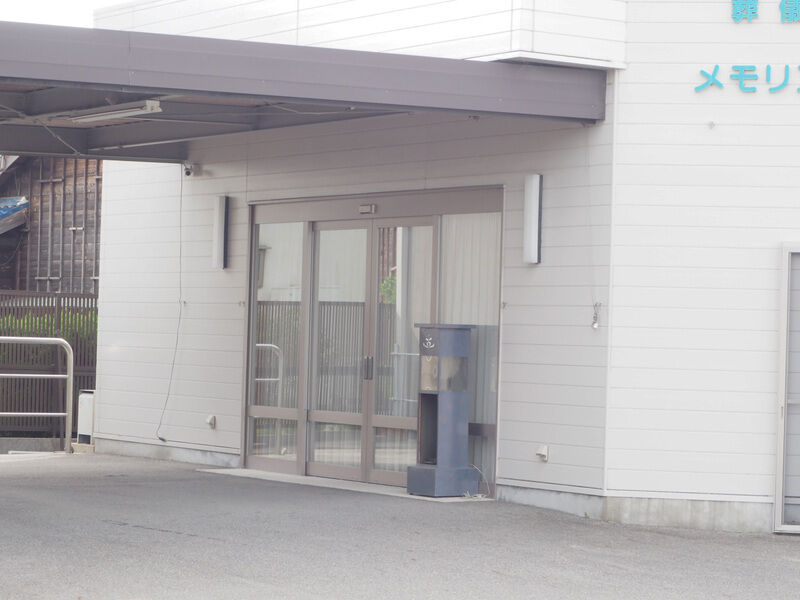 メモリアルホールサシサダ 入り口