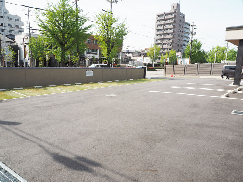 ユアホール桜本町 駐車場