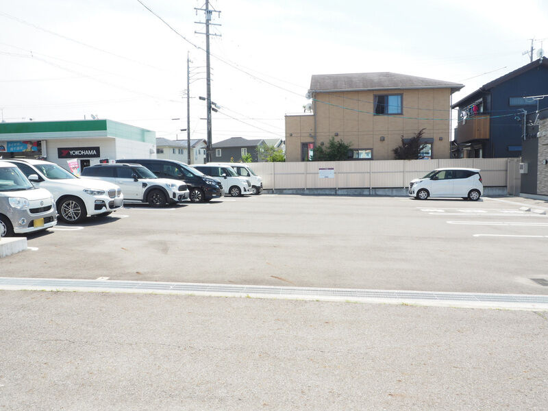 ティア岡崎上地 駐車場