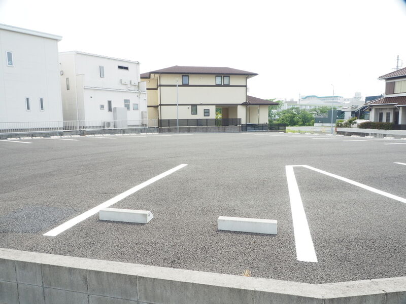 オクリエ小鷹野店 駐車場2