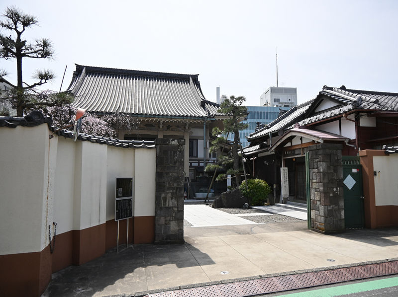西應寺 正門２