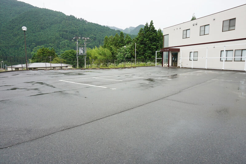 セレモニア佐久間 駐車場
