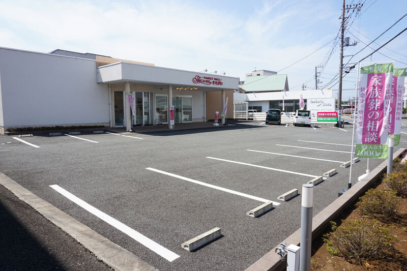 f.ファミリエきせがわ 駐車場