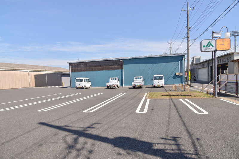 虹のホール 八街 駐車場