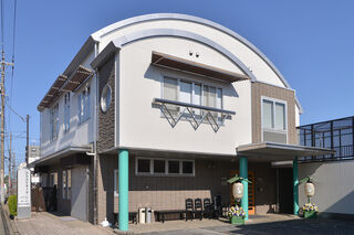 クラストホール