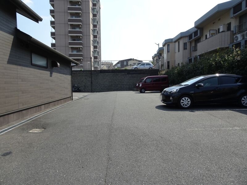 飛鳥会館 小倉城野店 駐車場１