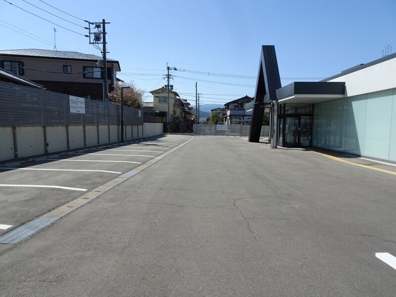 春日典礼会館 駐車場１