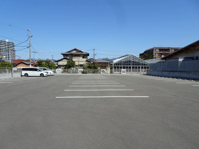 メモリードホール春日 駐車場２