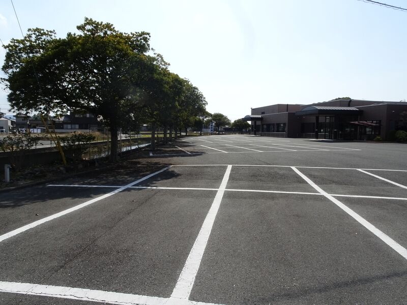 れんげ広川斎場 駐車場１