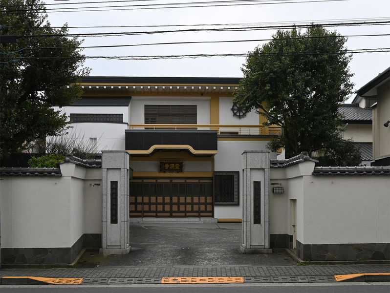 霊源寺斎場 門