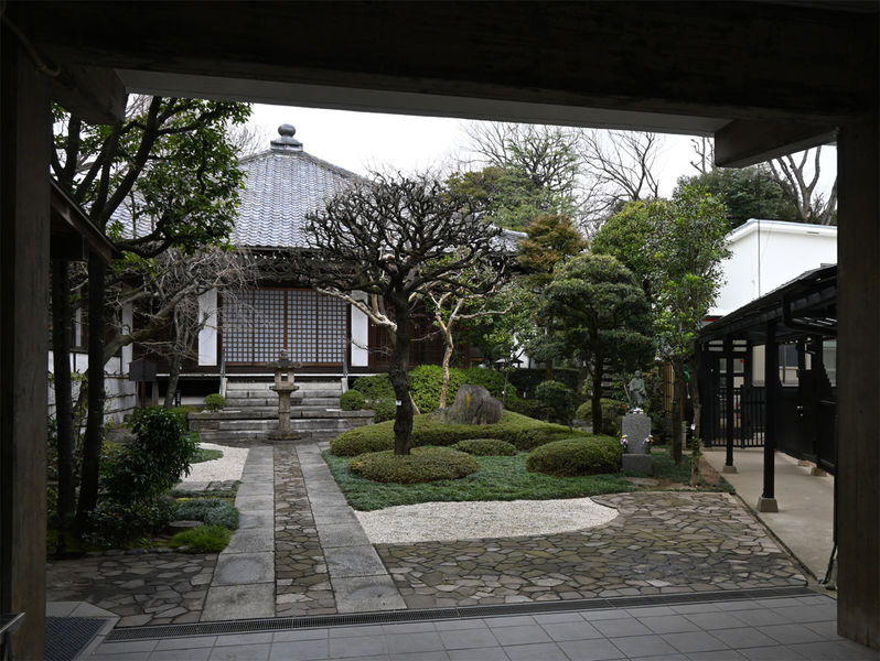 八幡山成就院行慶寺 外観２