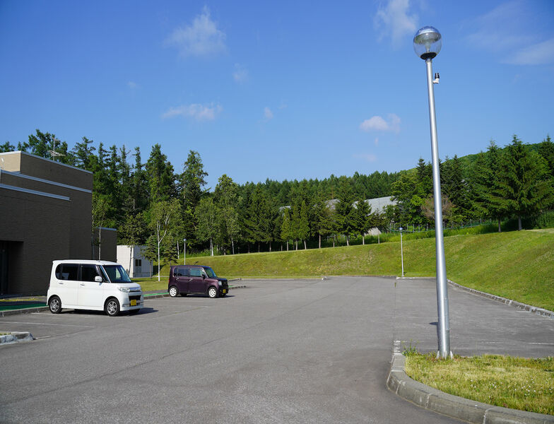 美唄斎苑 駐車場1