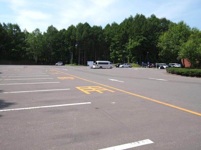 里塚斎場 駐車場