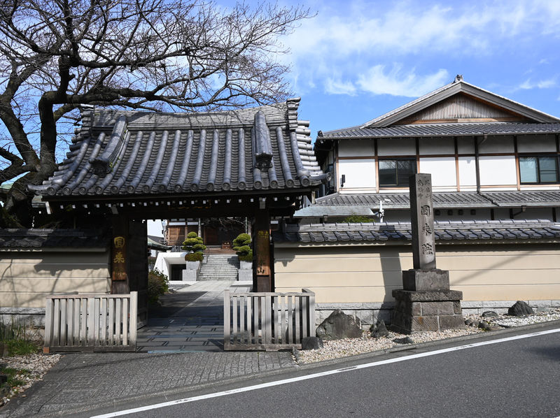 円乗院斎場・陽岳会館(圓乗院) 門