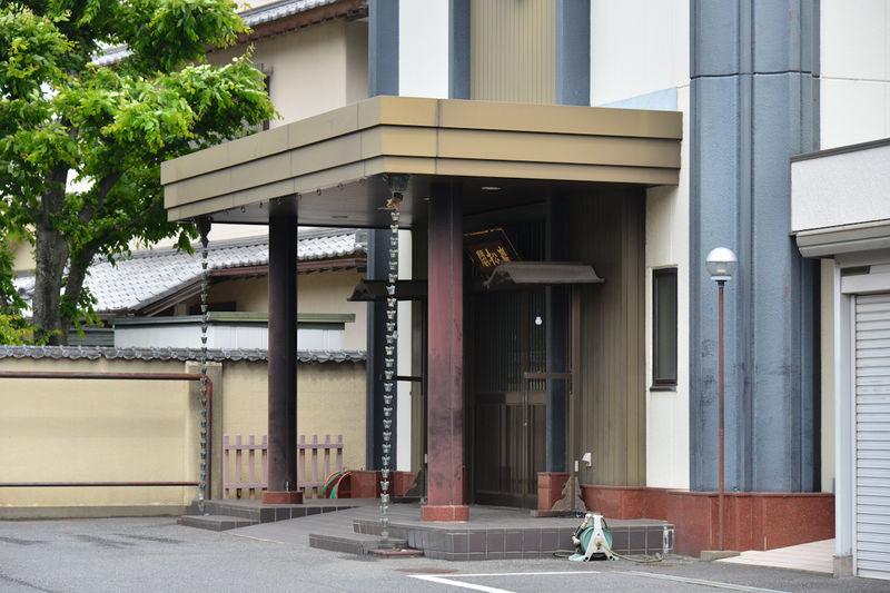 円徳寺 赤門会館 入口1