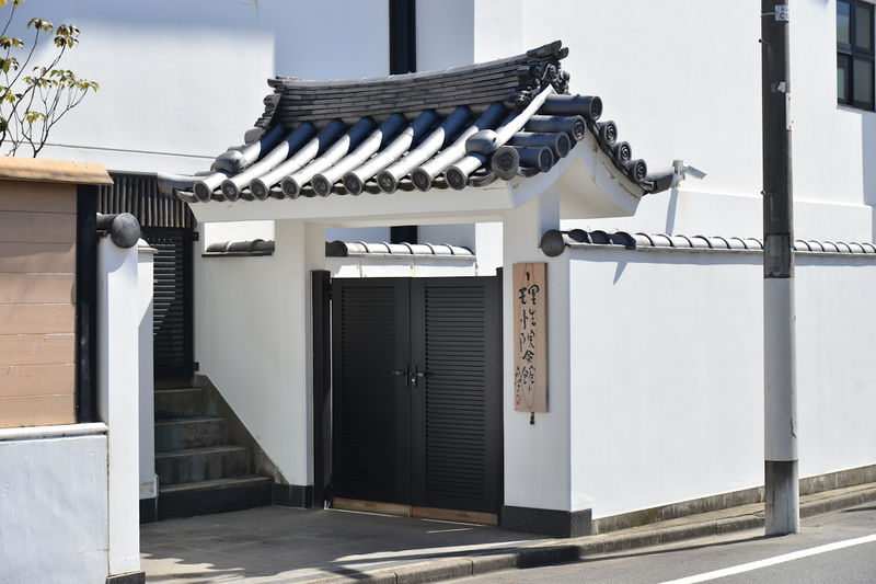 理性院会館 入口1