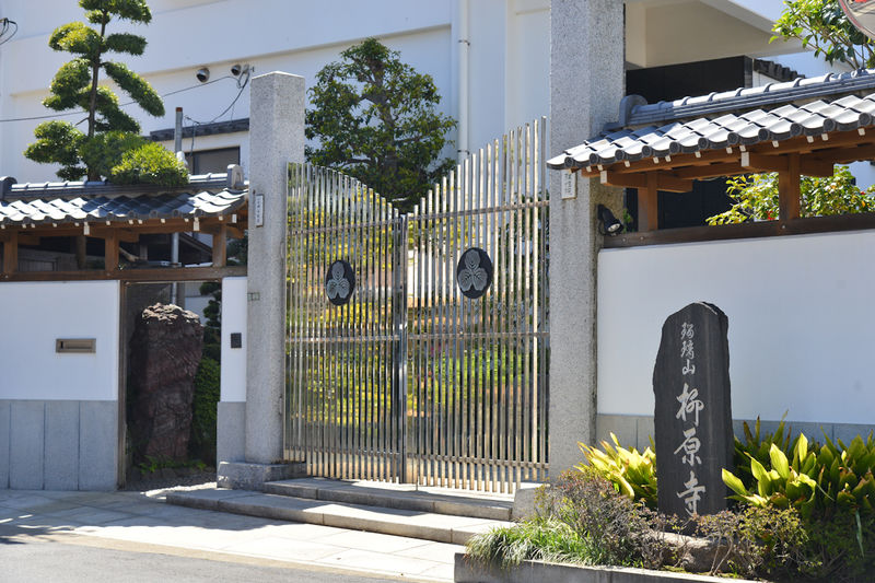 理性院会館 入口2