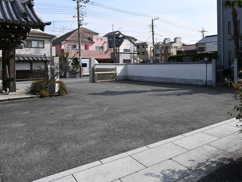 本住寺 朗長会館 駐車場