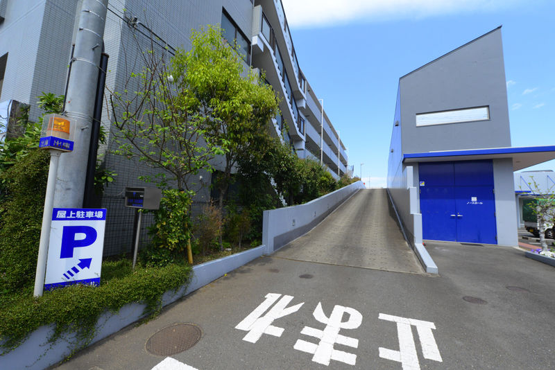 小さな森の家　北新横浜ノースホール 駐車場2