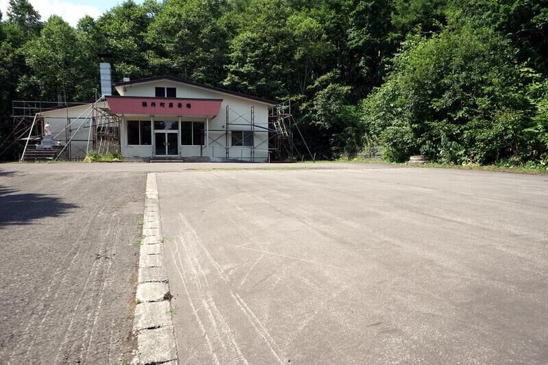 積丹町葬斎場 駐車場