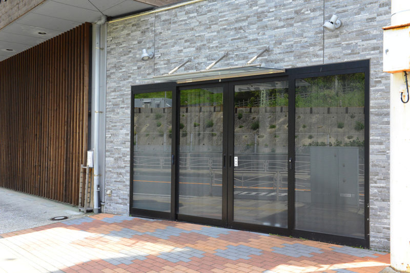 かなざわ葬斎館 入り口