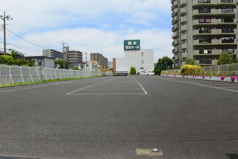 サン・ライフ 橋本総合ホール 駐車場