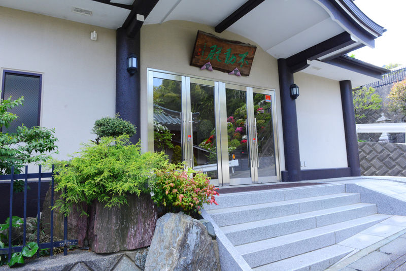 西光寺不動殿 入り口