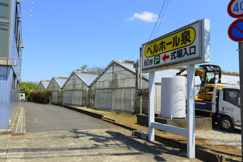 ベルホール泉 駐車場