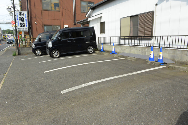 亀葬 駐車場