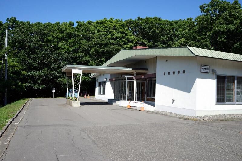 新冠町霊葬場 外観