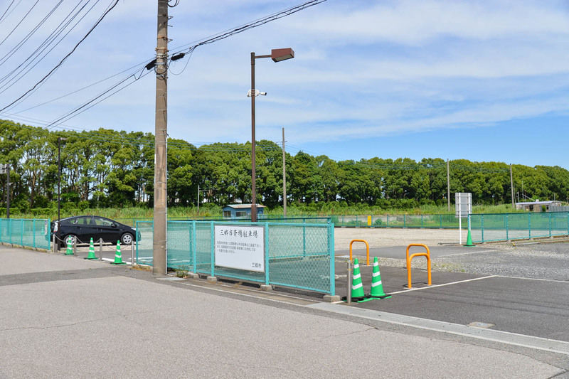 三郷市斎場 駐車場1
