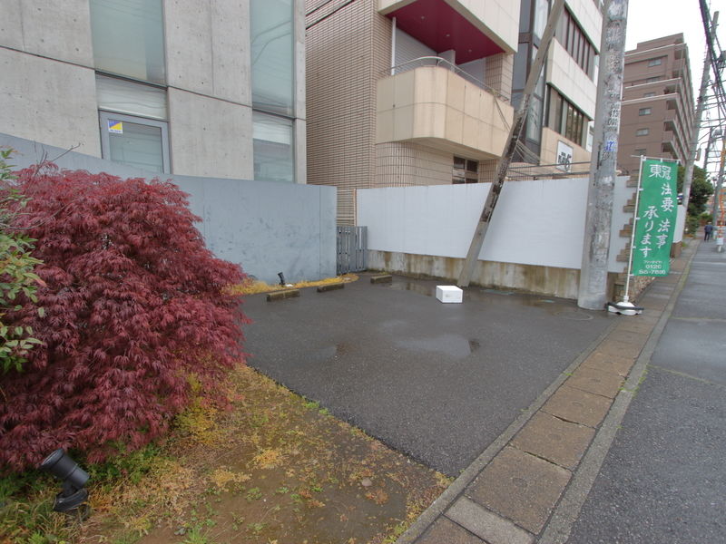 東冠メモリアルせんげん台駅前 駐車場 (1)